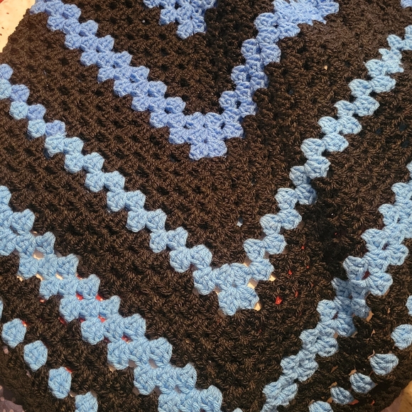 Elegant Black and Blue Crochet Throw Blanket - Picture 4 of 4
